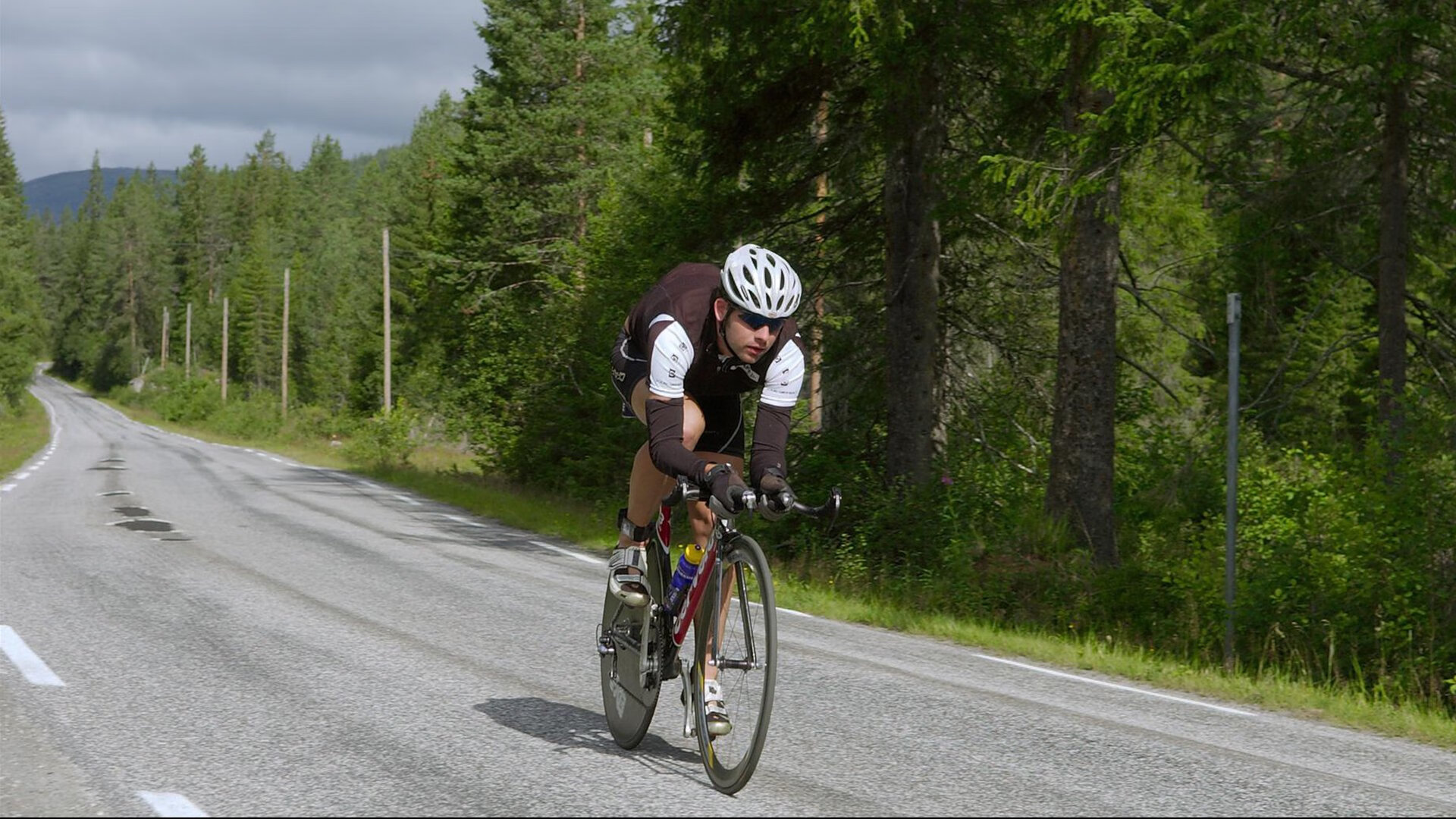 LOL巅峰对决操作惊险刺激，lol巅峰对决操作惊险刺激的英雄
